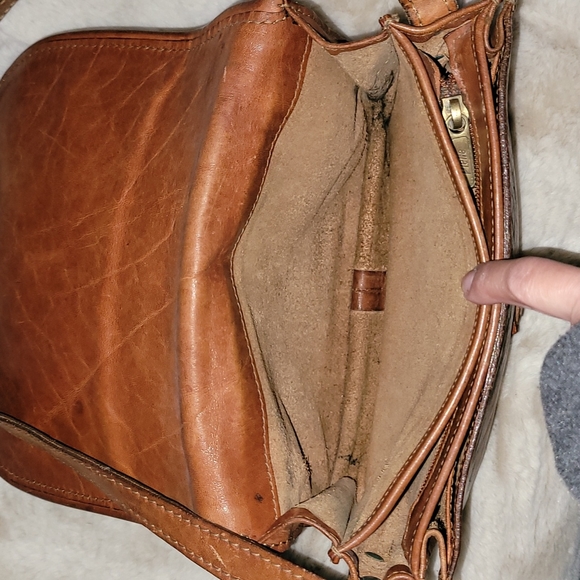 Vintage Pielle crossbody w/ Horse motif stamped on front - Picture 10 of 16